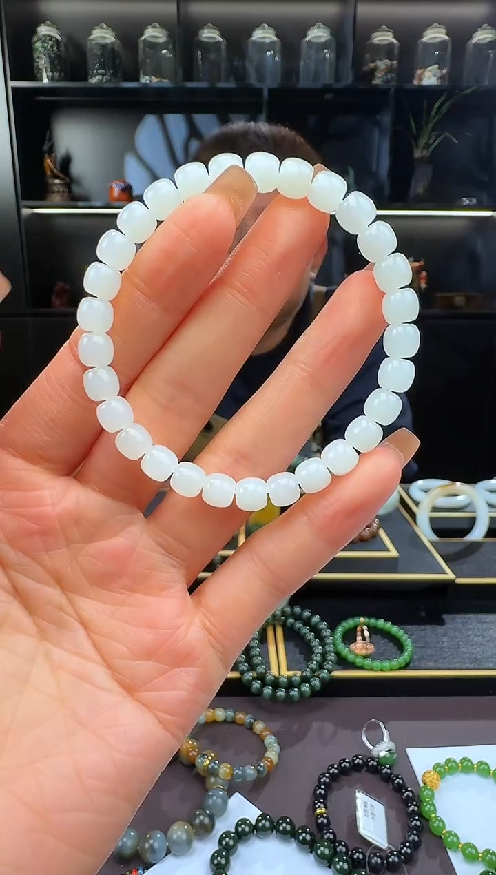 颈饰未镶嵌和田玉7mm金山老型手串