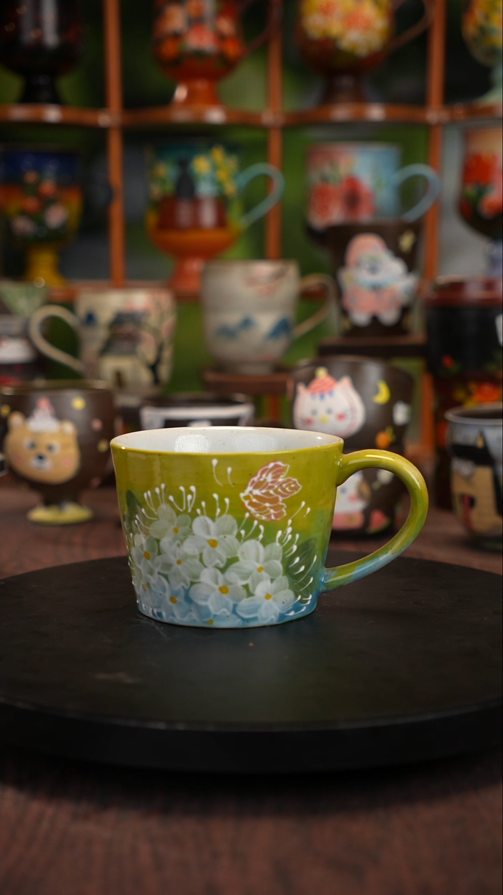 五彩手绘陶瓷杯子
