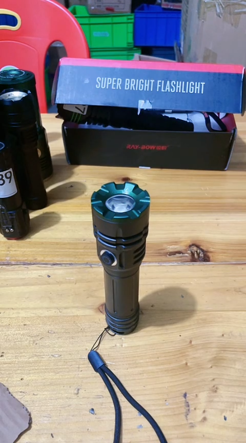 B540定焦点火手电带电池21700