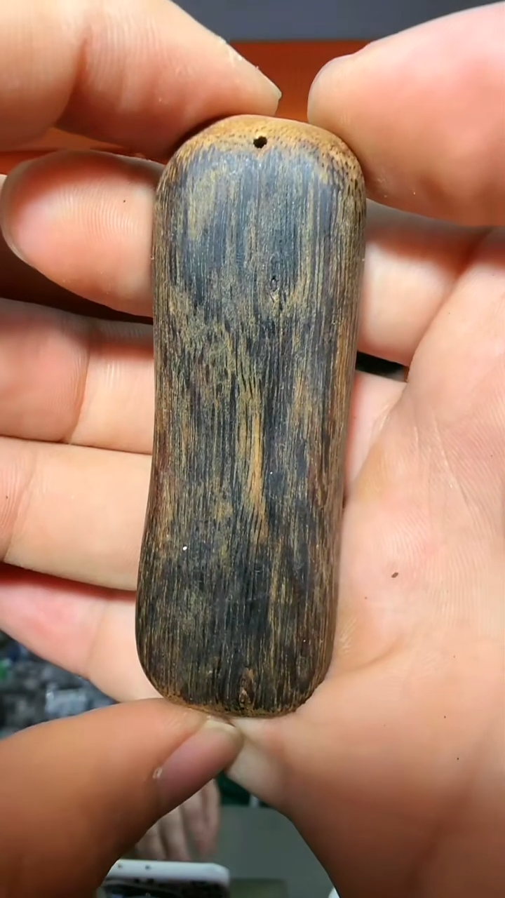沉香吊坠139号红土单面雕观音多样性发一