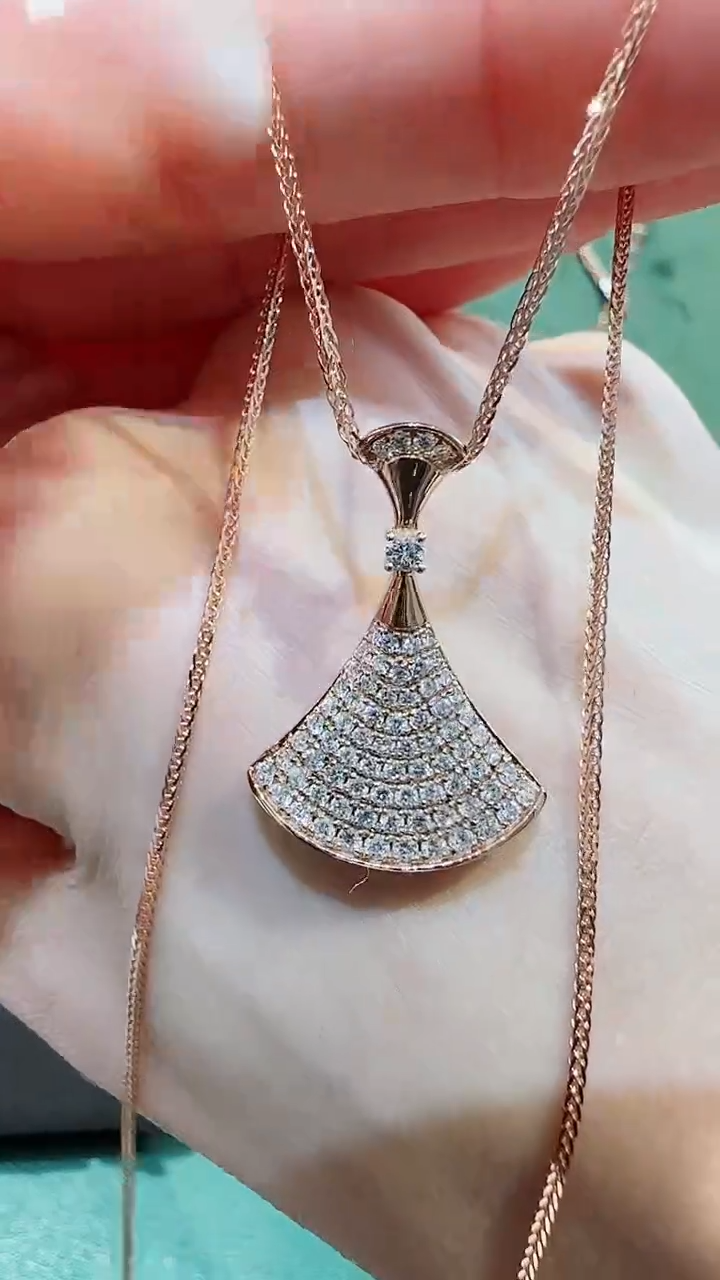 【闪购商品】钻石吊坠(不含链)18K金镶嵌18K金钻石H吊坠