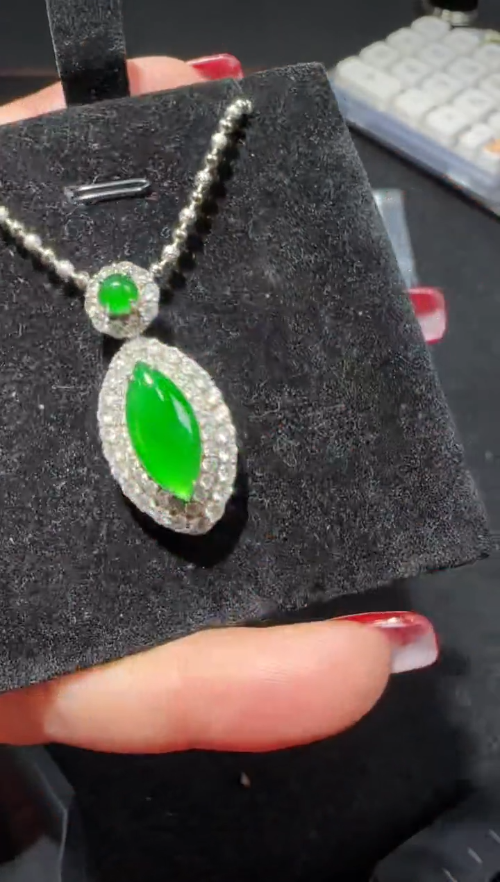 【闪购商品】翡翠吊坠(赠链)银S925镶嵌多样性发货拍一发一