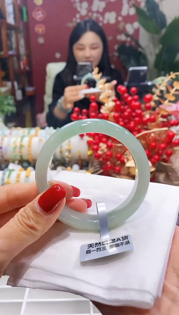 【闪购商品】翡翠手镯未镶嵌162圈口5556/11.9*7.9