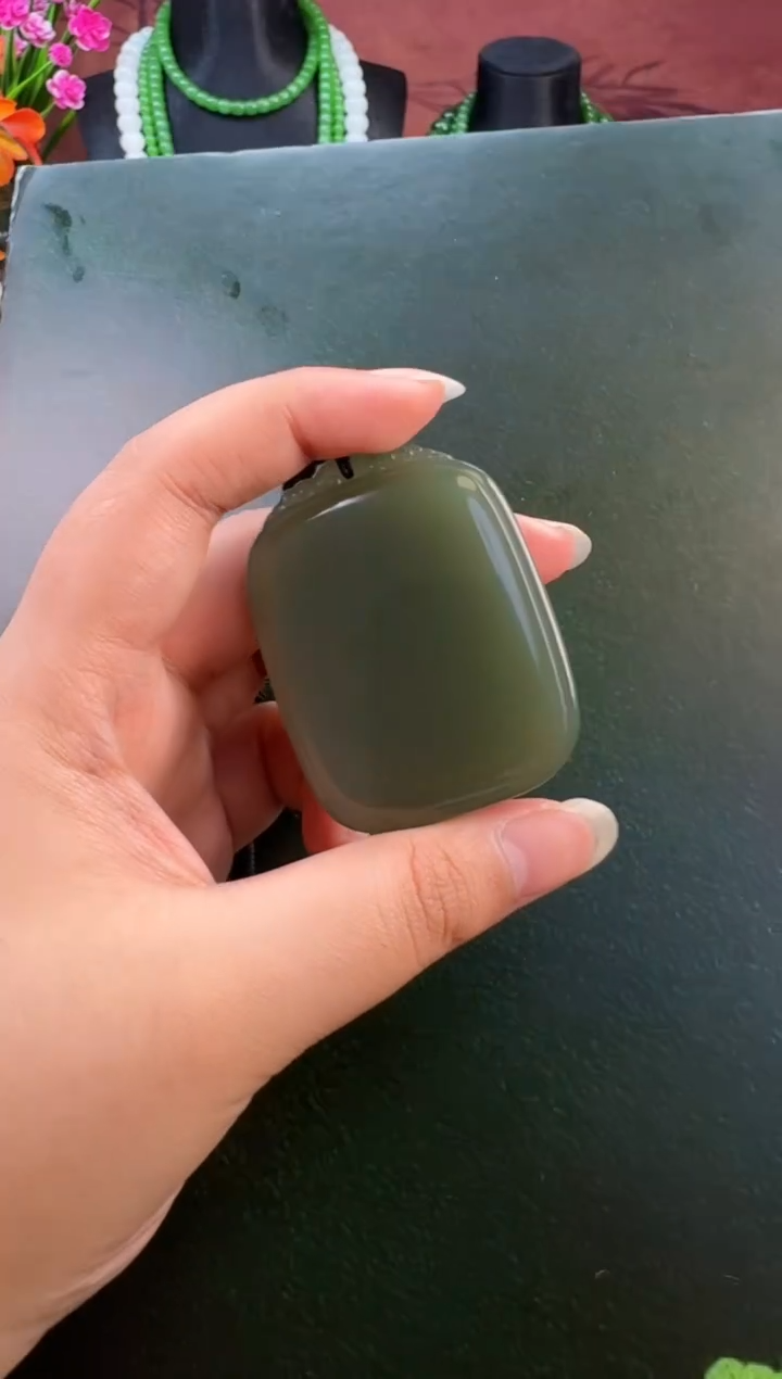 和田玉未镶嵌颈饰吊坠