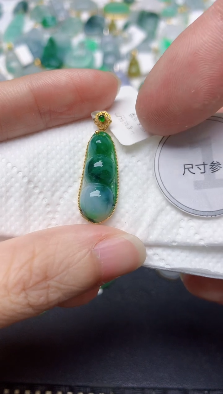 颈饰18K金镶嵌翡翠天然缅甸A货翡翠