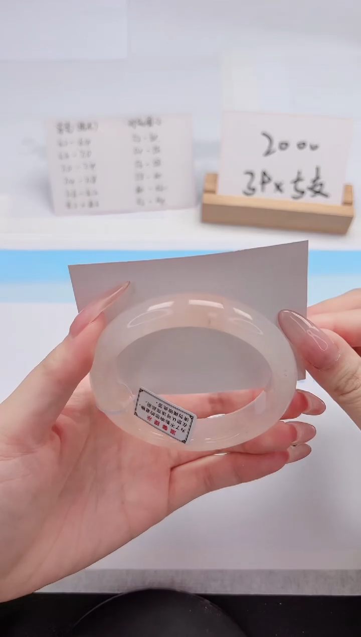 【闪购商品】石英质玉手镯未镶嵌30-58