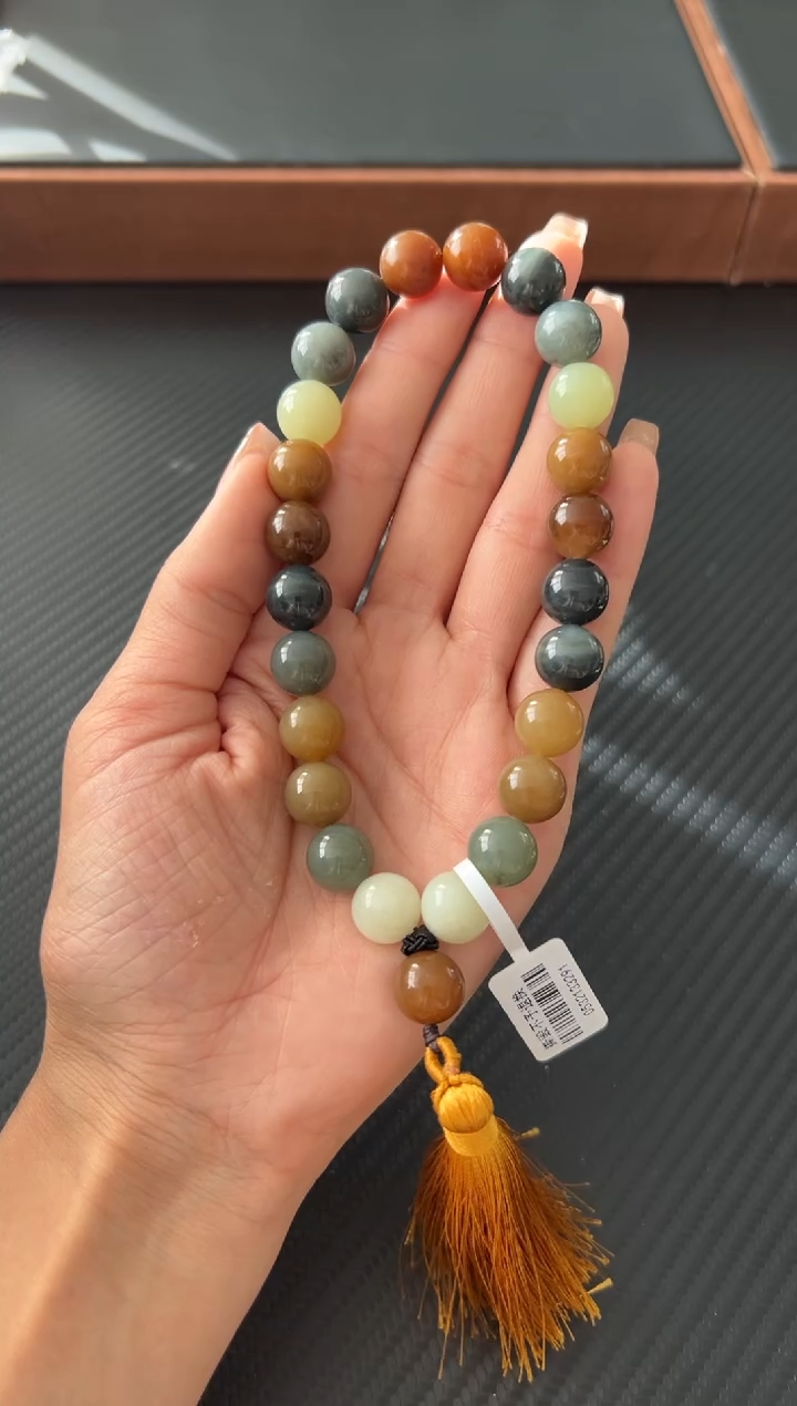 未镶嵌手串和田玉若羌微色差卡12手持
