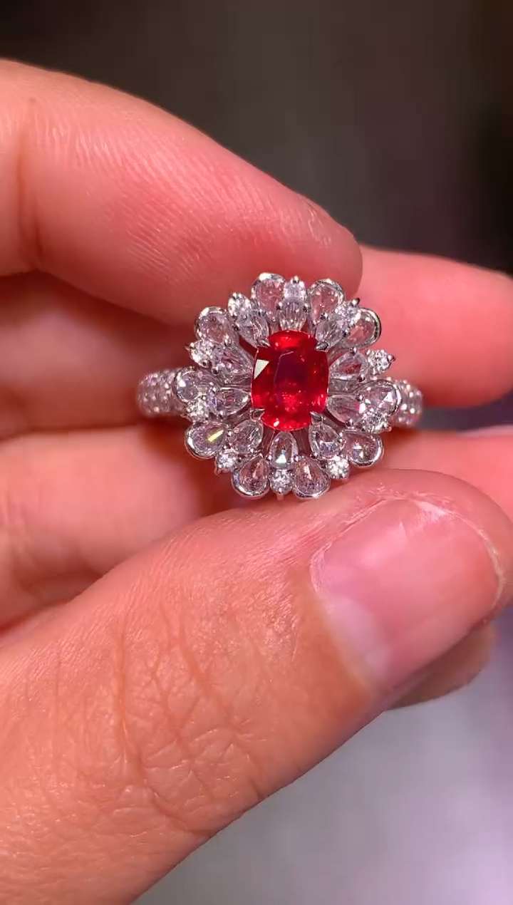 18K金镶嵌戒指红宝石1.04CT