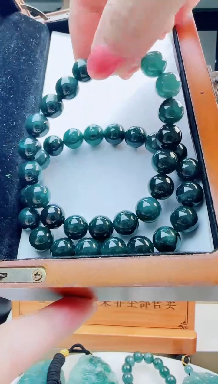 翡翠未镶嵌颈饰多样性发其中一