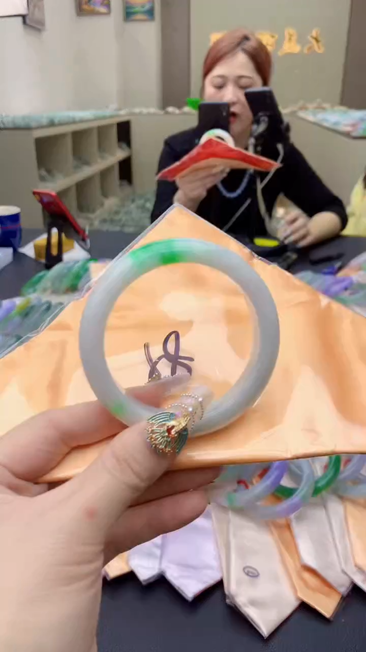 【闪购商品】翡翠手镯未镶嵌1051907649