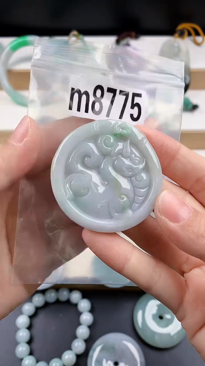 颈饰未镶嵌翡翠天然翡翠吊坠挂件