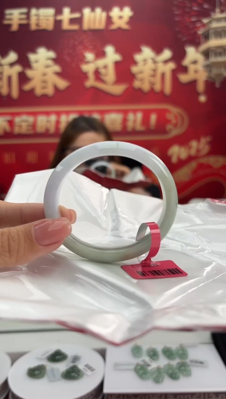 【闪购商品】翡翠手镯（贵妃镯）未镶嵌10手镯