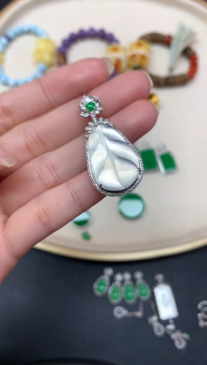 【闪购商品】翡翠吊坠(不含链)18K金镶嵌吊坠A15|5800