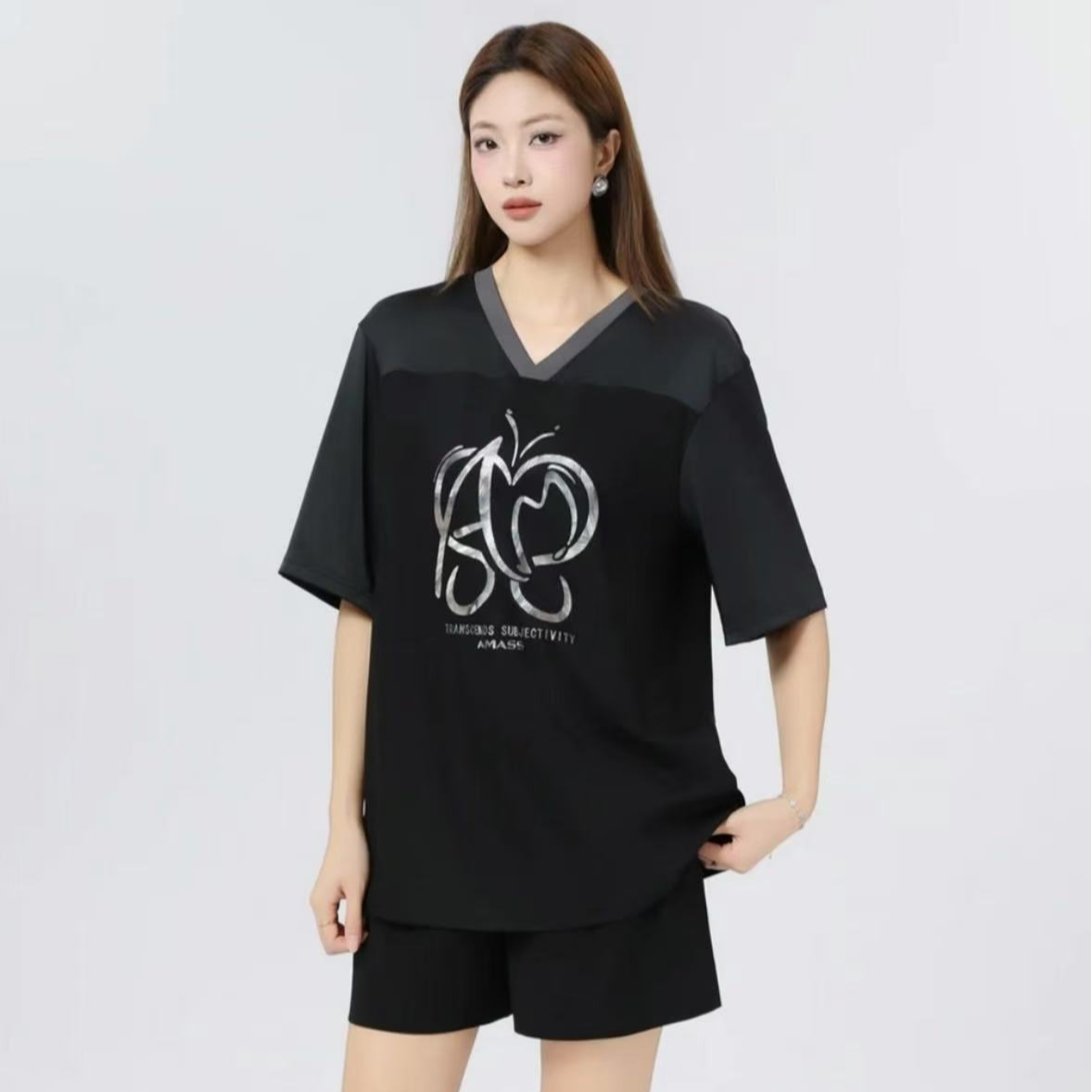 AMASS/阿玛施设计感V领烫印渐变蝴蝶速干宽松时尚半袖T恤530058