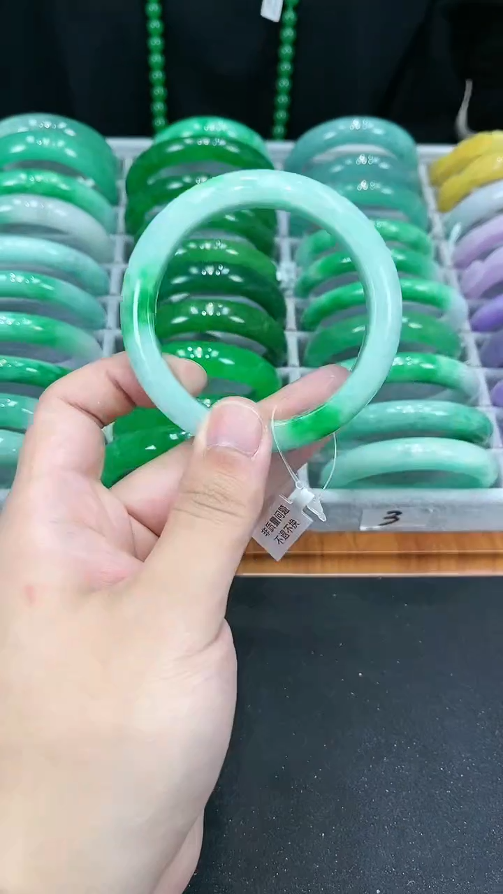 【闪购商品】砖雕s21 湖水绿飘花手镯 圈口58.5