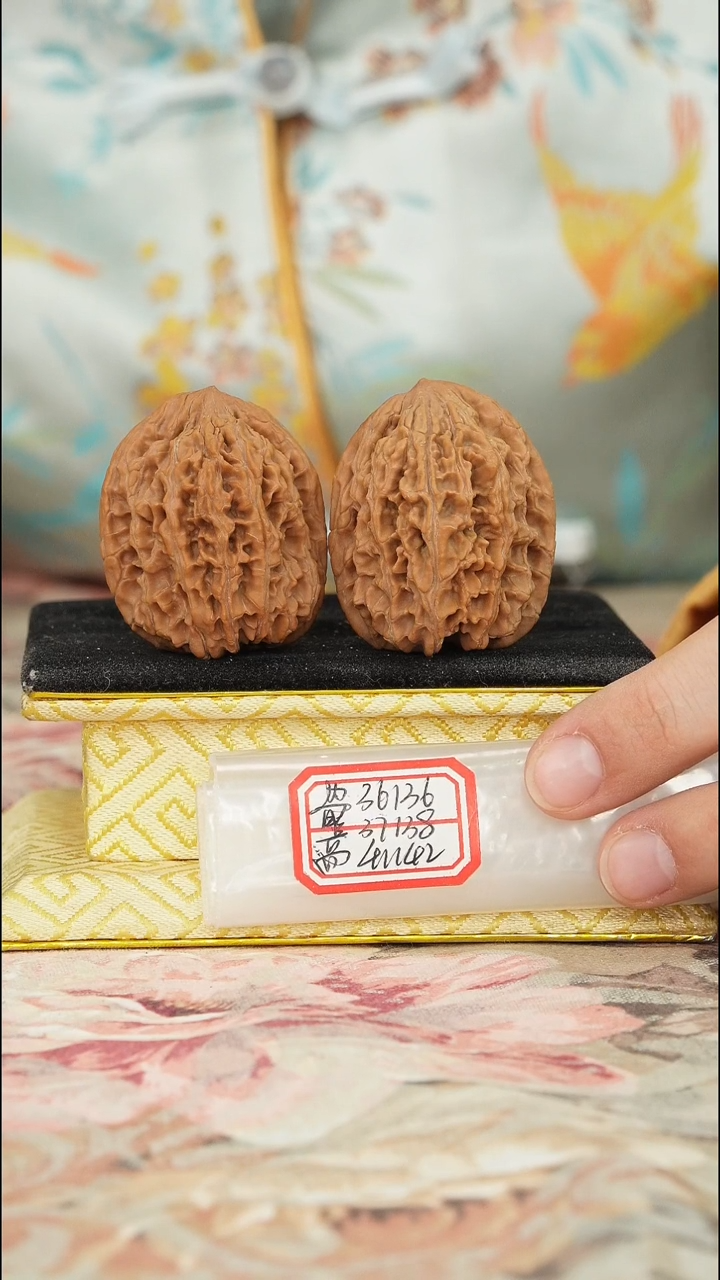 【闪购商品】文玩核桃把件龙纹将军榜