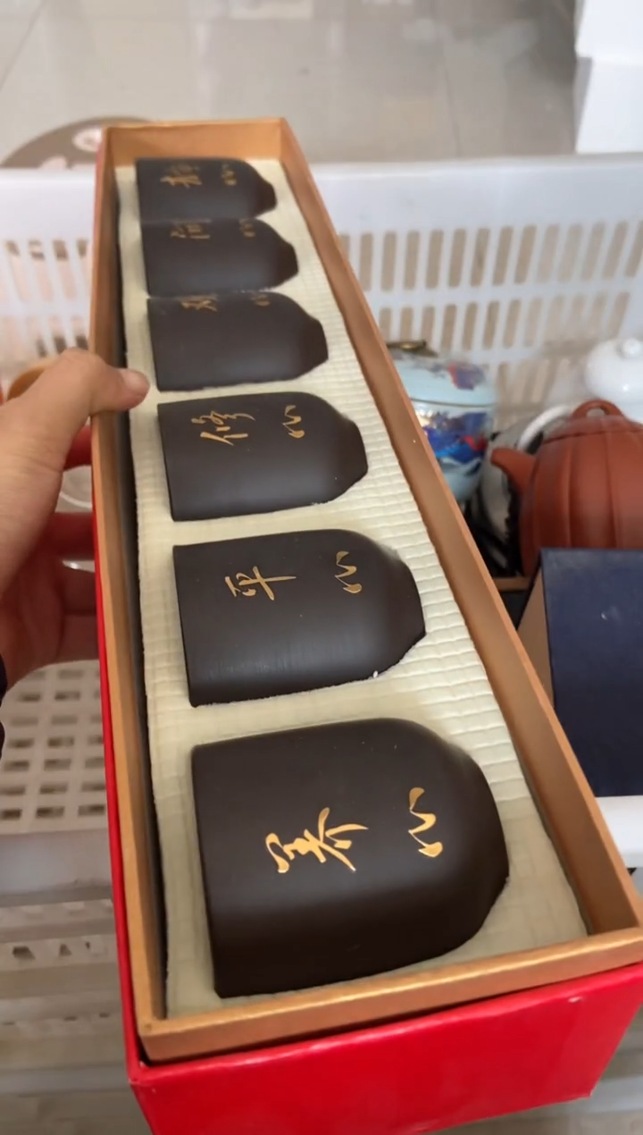 无运费险有瑕疵的摄影的产品有使用过的痕迹有点脏介意勿拍杯