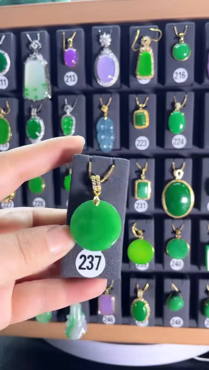 【闪购商品】翡翠耳饰银S925镶嵌237....