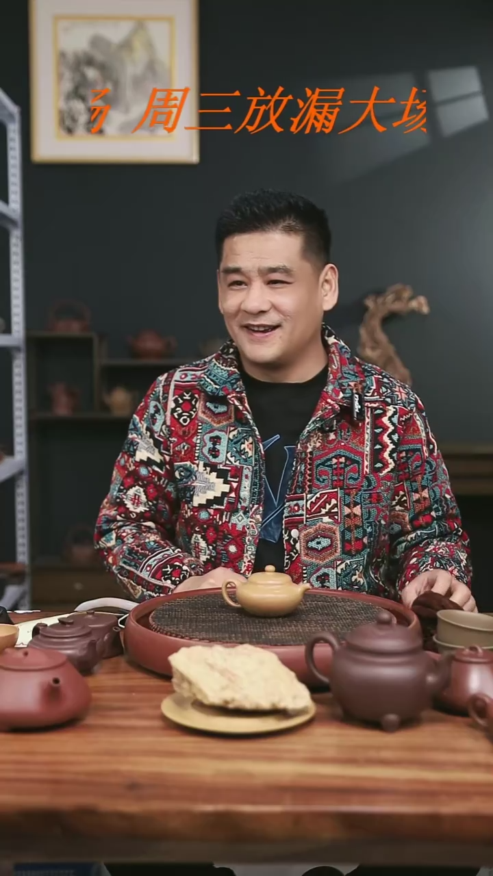 【闪购商品】紫砂黄金段22号扁柿圆180CC微微暇