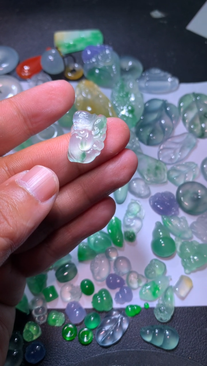 【闪购商品】翡翠颈饰未镶嵌仙子