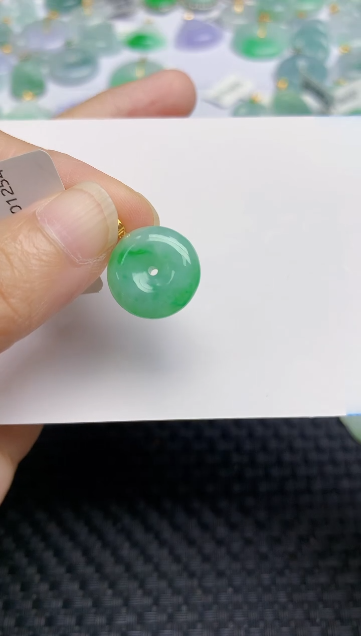 颈饰18K金镶嵌翡翠天然缅甸A货翡翠百元以上9元证书费自理