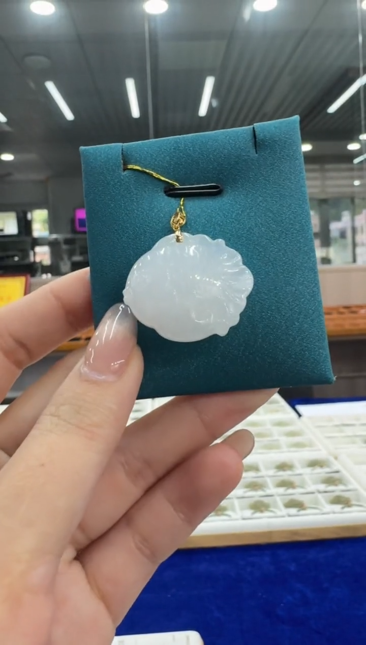 颈饰18K金镶嵌和田玉一***阳连年有余吊坠/配银链