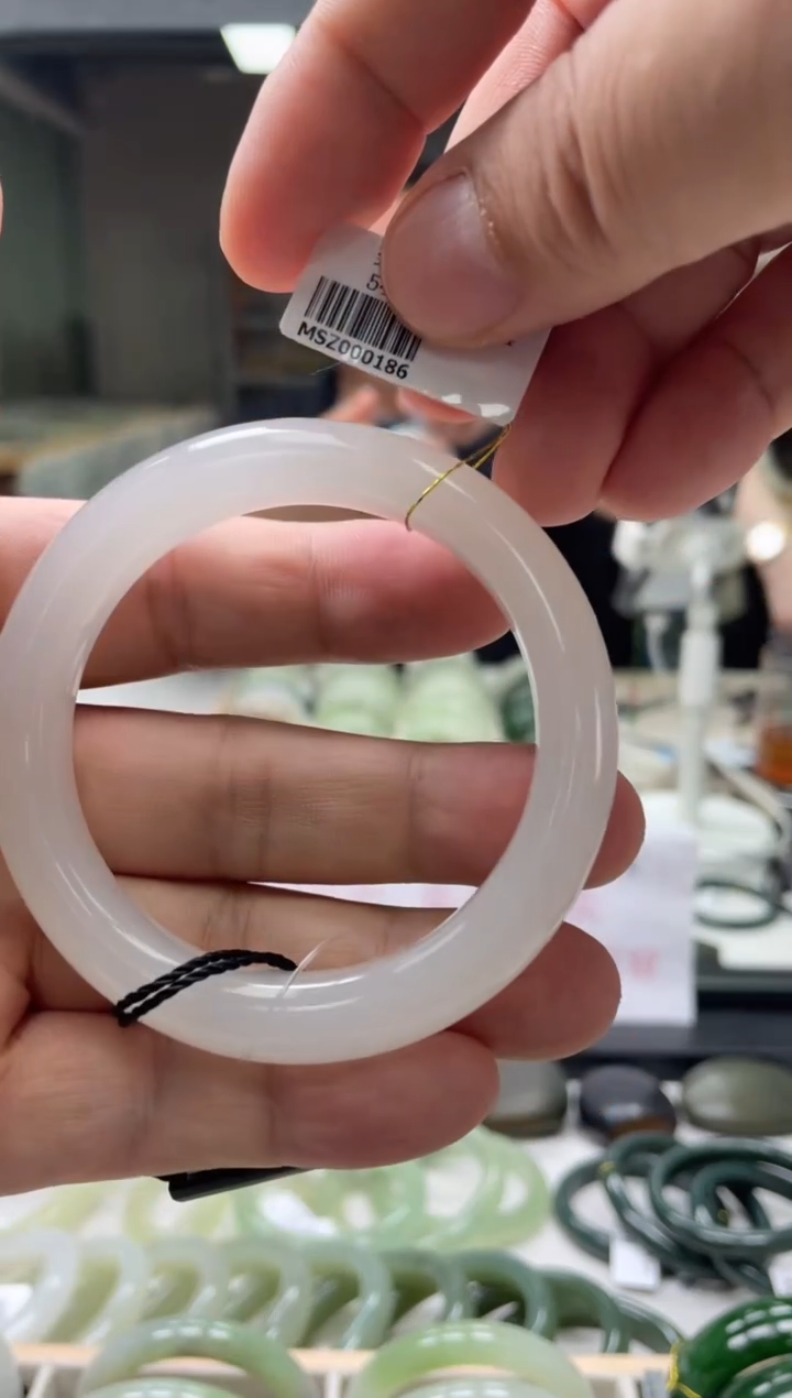 【闪购商品】和田玉手镯未镶嵌编码 0186圈口55-56