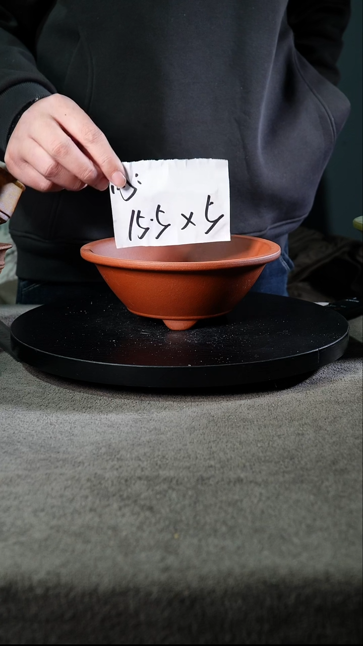 A宜兴紫砂小花盆