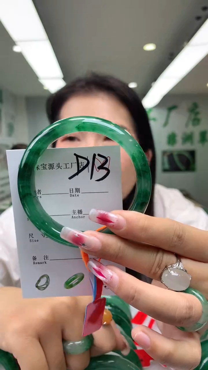 【闪购商品】石英质玉手镯未镶嵌58+