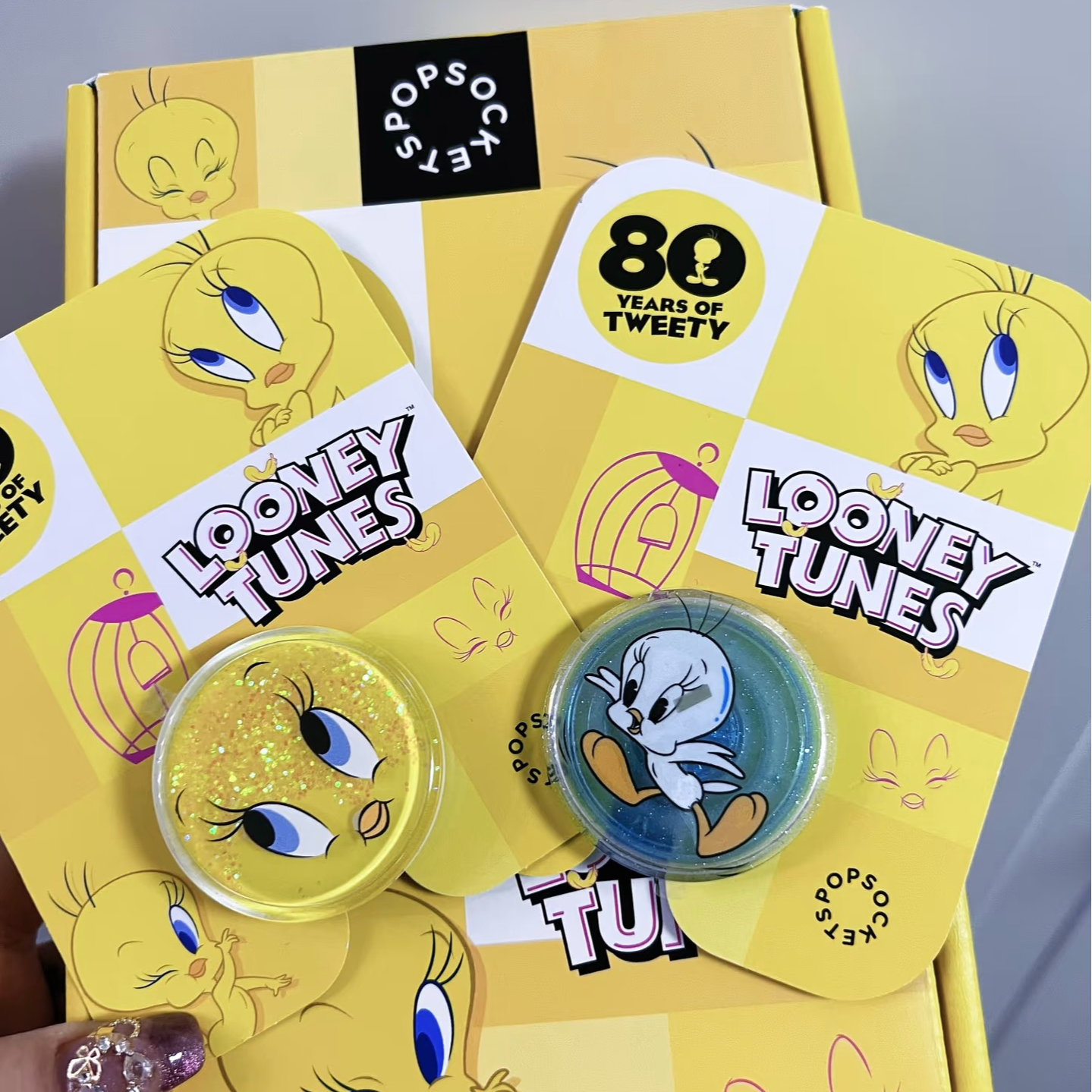 崔迪系列强磁吸立体黑皮立体KT猫液态硅胶便携可爱手机磁吸支架