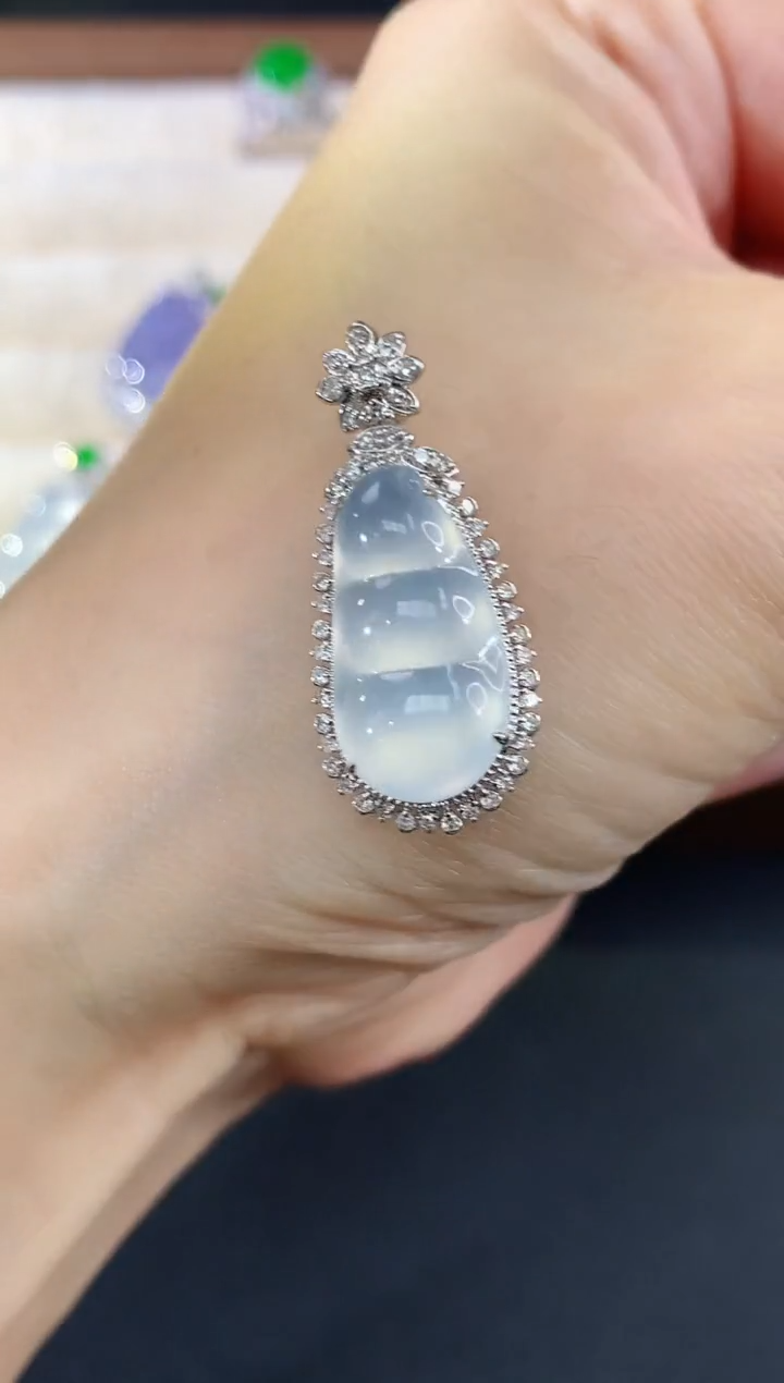 吊坠(不含链)18K金镶嵌翡翠121|9800