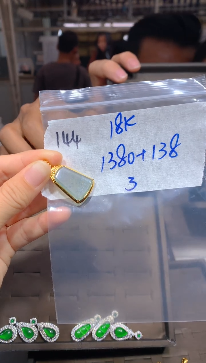 【闪购商品】定制翡翠18K金镶嵌144吊坠多样性拍一发一毛货定制抛光