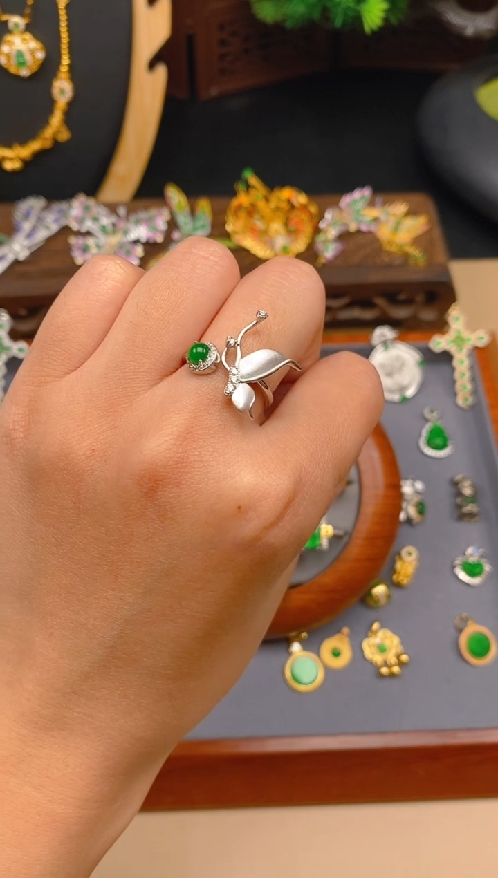 【闪购商品】翡翠戒指银S925镶嵌蝴蝶戒指