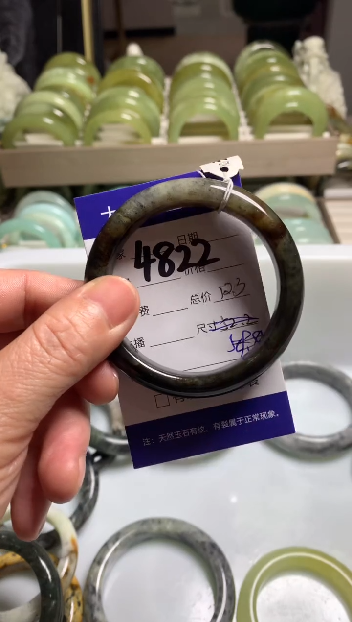 【闪购商品】蛇纹石玉手镯未镶嵌4822