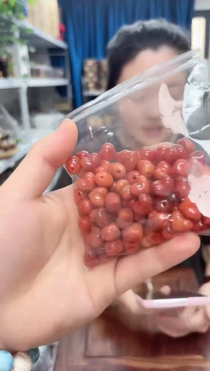 未镶嵌横孔玛瑙/玉髓横孔爱心一颗
