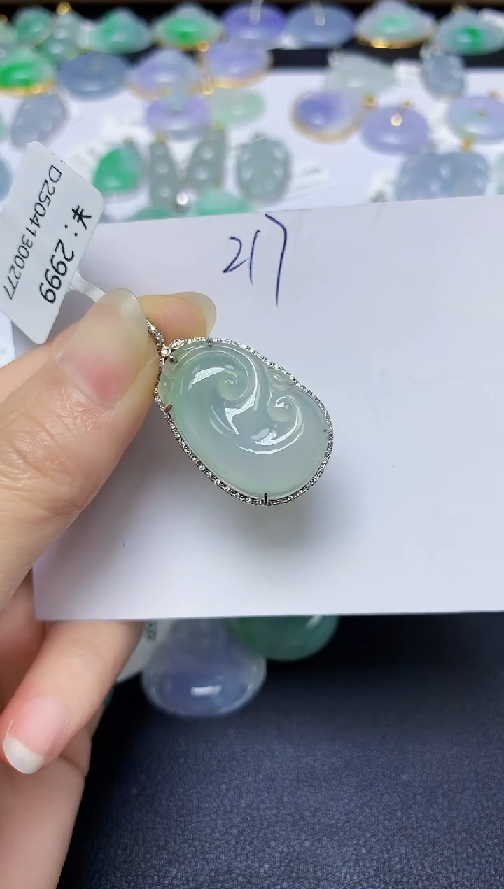 翡翠18K金镶嵌颈饰 天然缅甸翡翠A货