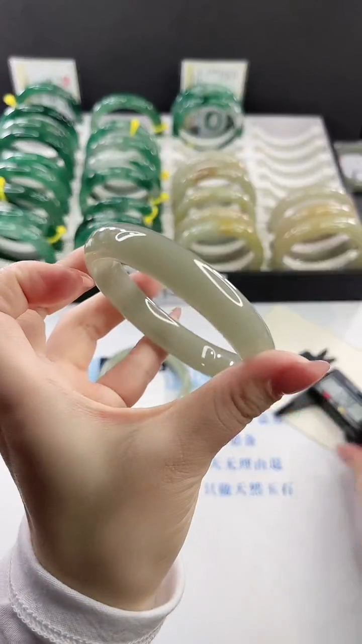 未镶嵌手镯石英质玉多样性发货L62-62