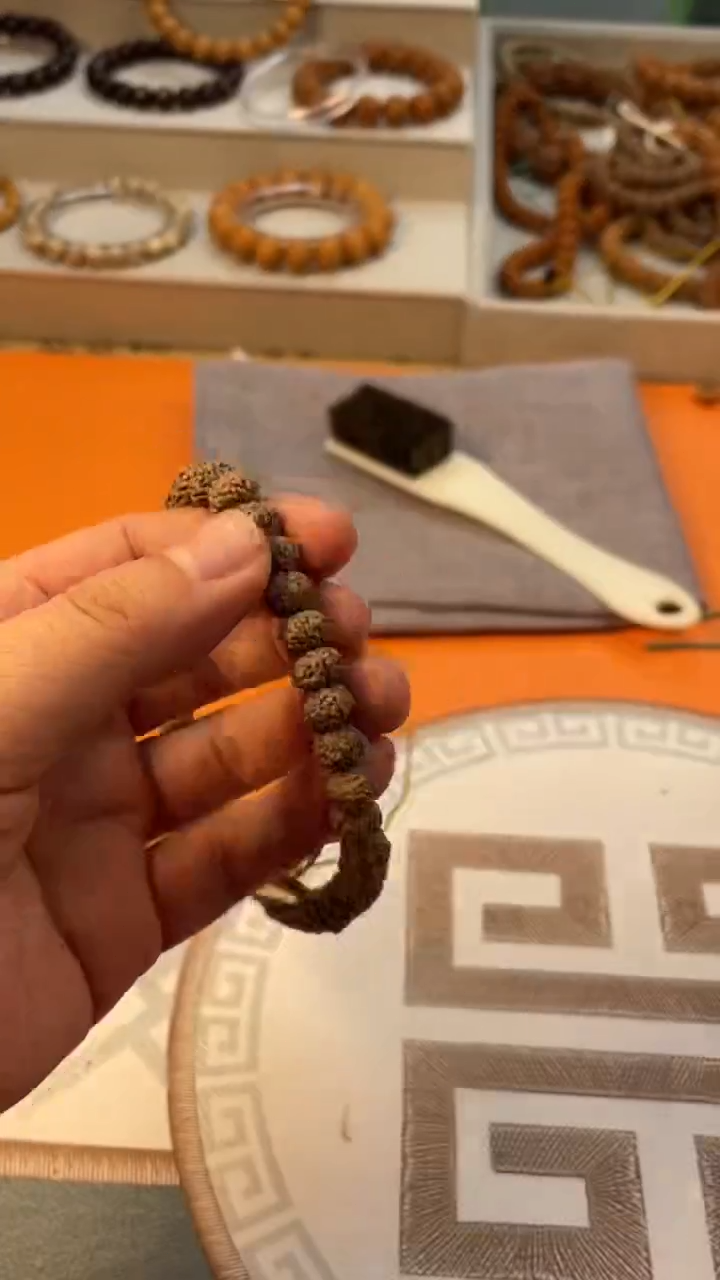 【闪购商品】金刚菩提手串真空包灰皮老树王手持9-12