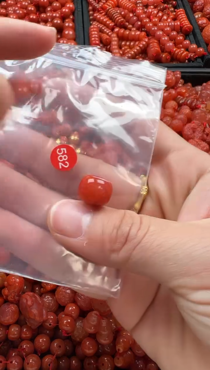 【闪购商品】南红玛瑙颈饰未镶嵌1