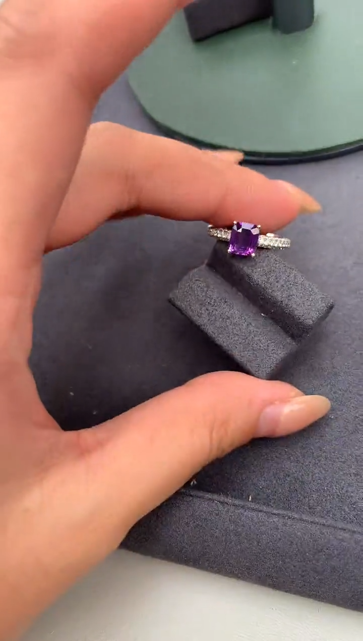 【闪购商品】彩色蓝宝石戒指18K金镶嵌无烧紫蓝宝戒指