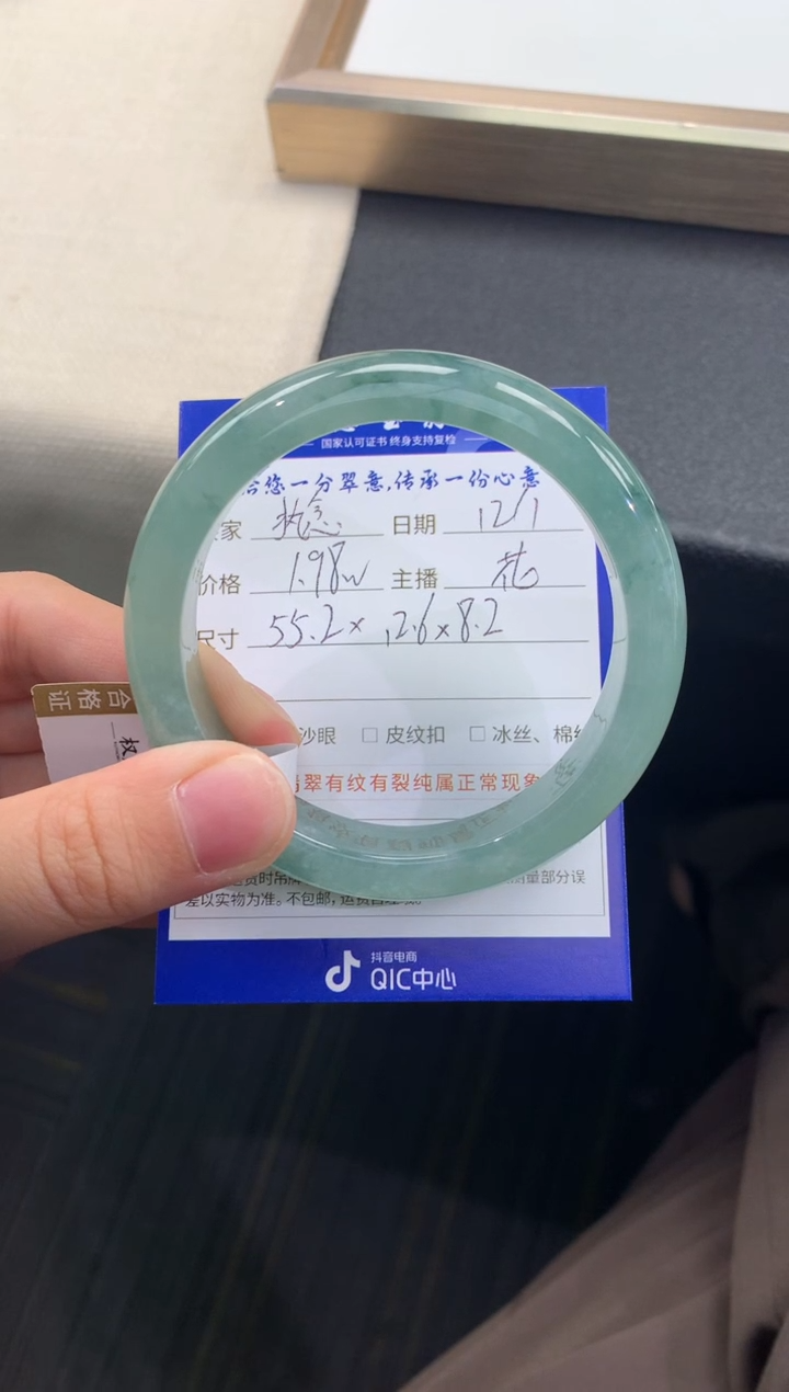 未镶嵌手镯翡翠执****遇退货需手镯吊牌标签完好