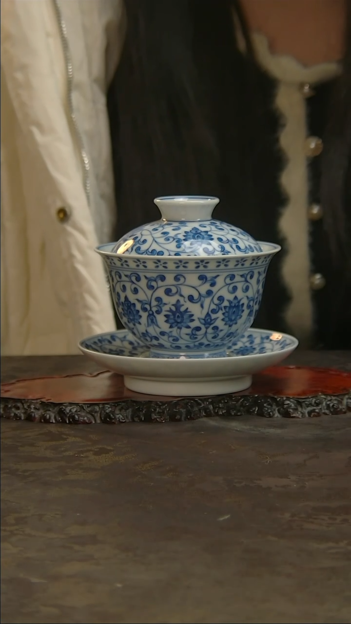 【闪购商品】青花手绘缠枝莲三才盖碗