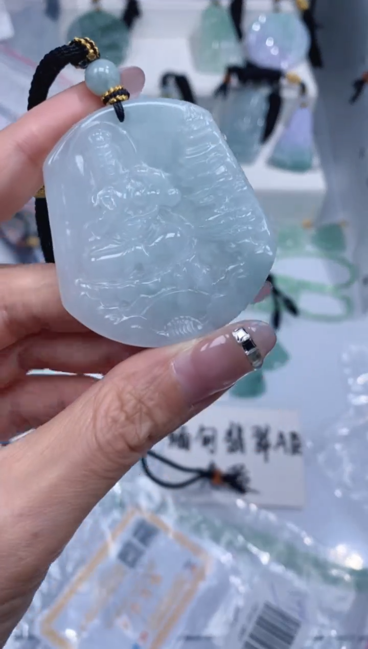 颈饰未镶嵌翡翠吊坠