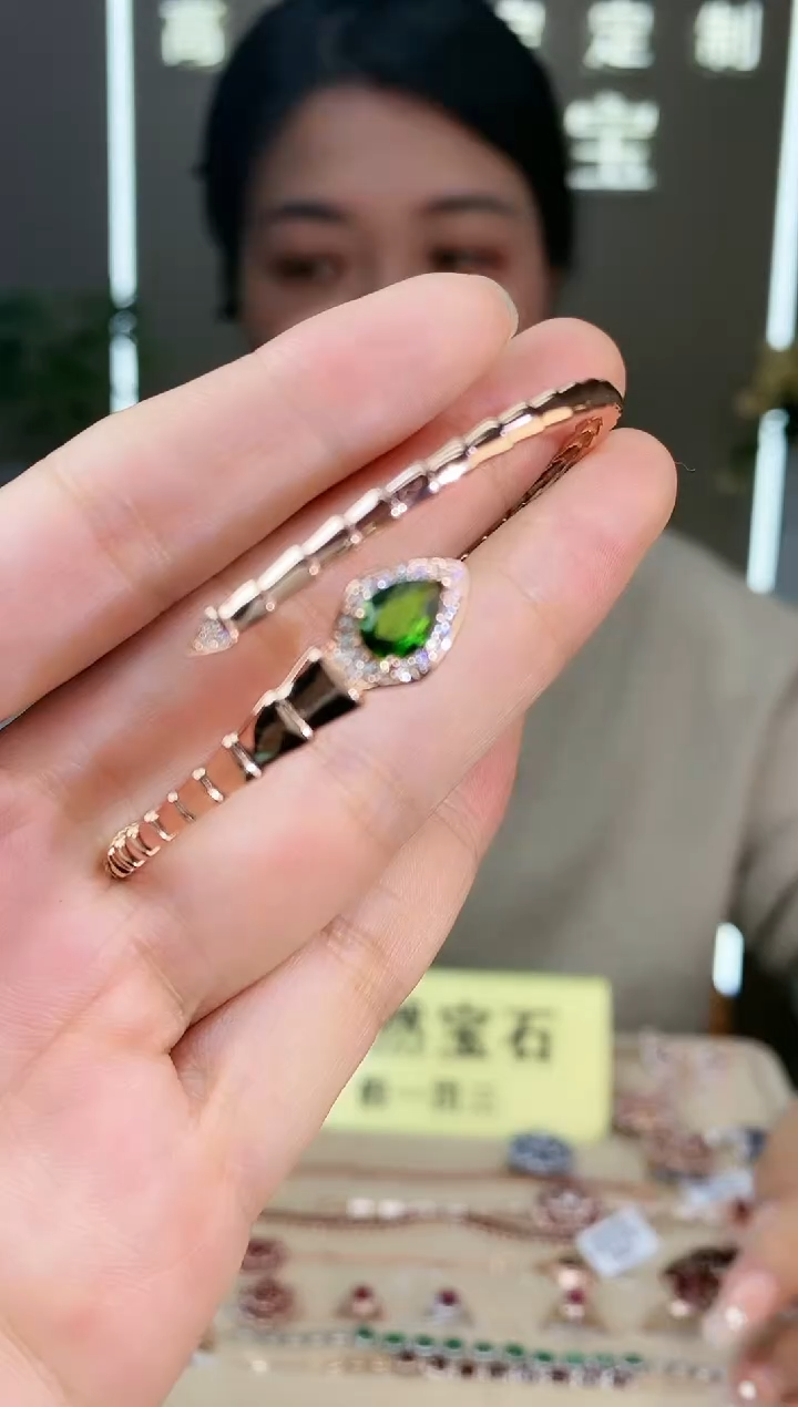 【闪购商品】透辉石手镯银S925镶嵌手镯