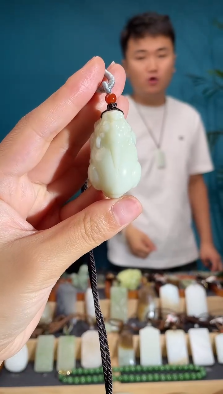 和田玉未镶嵌颈饰1