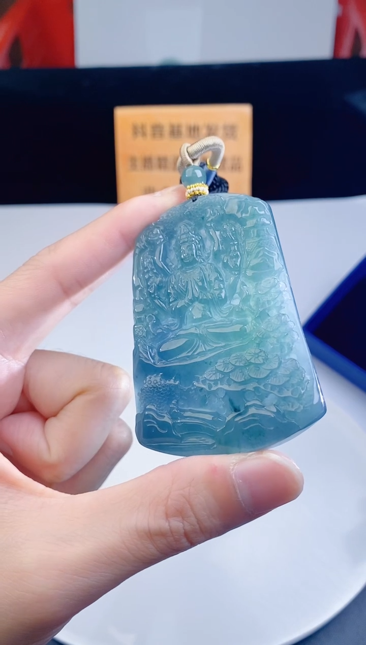 颈饰未镶嵌翡翠 