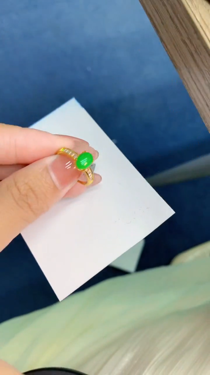 翡翠未镶嵌颈饰           1