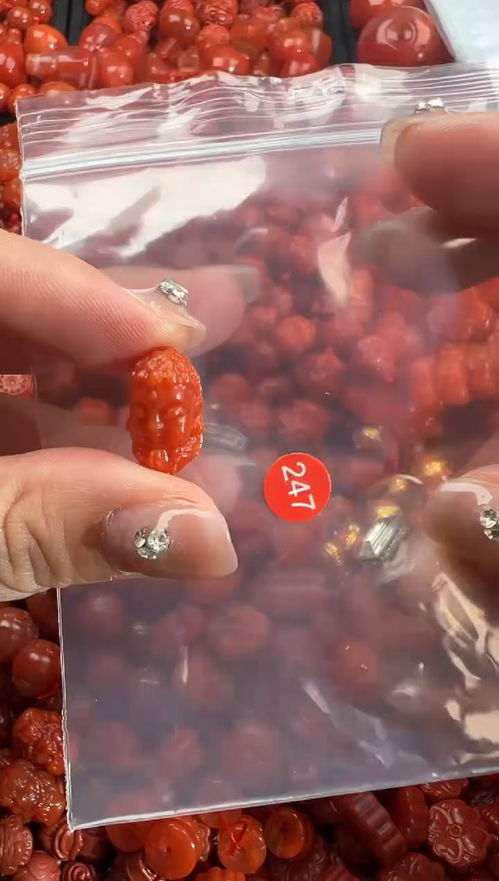 南红玛瑙未镶嵌颈饰1