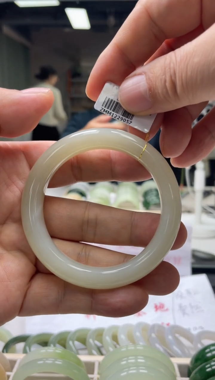 【闪购商品】和田玉手镯未镶嵌编码 9057圈口57-58