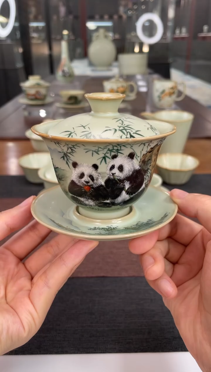 【闪购商品】余秀华彩绘六合三足熊猫